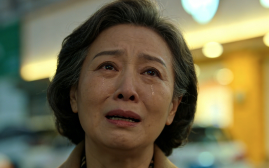 保姆偷走我家2瓶茅台，我没揭穿只是将她辞退，可她临走时，却指了下角落里那台旧电脑，我拆开看后立刻报警