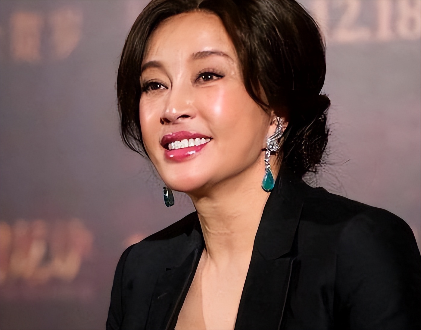 刘晓庆这辈子也值了，爱了很多，也得到了很多，敢爱敢恨的女人，活出了生命的精彩。