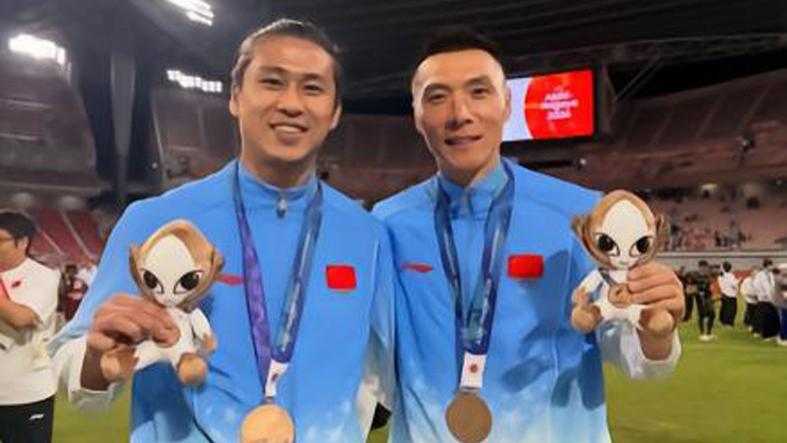 于大宝怒赞三大超龄国脚 球迷：换韦世豪踢伊朗+韩国球员能干起来