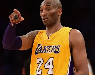 NBA球员阿马雷-斯塔德迈尔在一档播客节目中表示，科比-布莱恩特比勒布朗-詹姆斯