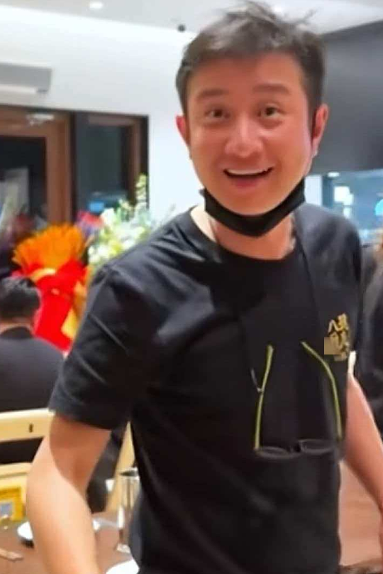 我能接受文章开饭店也能接受他变老了
但是真的接受不了，他竟然在店里跟客人点头哈腰