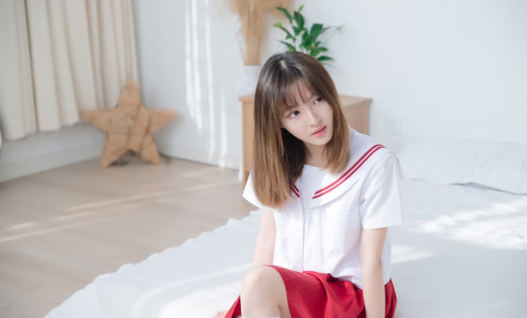 男人对你是“生理喜欢”，就有这几个表现：
1、欲望很浓，看见你就靠近，眼里全是深