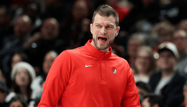 斯普利特还能接受继续做助教么？
毕竟NBA主帅的坑就这么多，除非还回欧洲去，如果