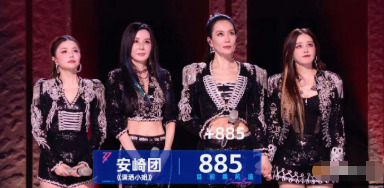 潇洒小姐883第一 ，随后被曾沛慈团反超
我表情belike