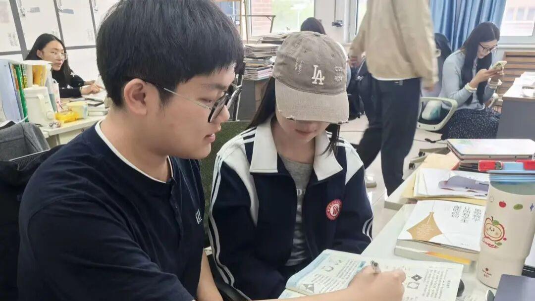 从校园讲台到三尺杏坛｜河外学子从教感悟：人生没有标准答案