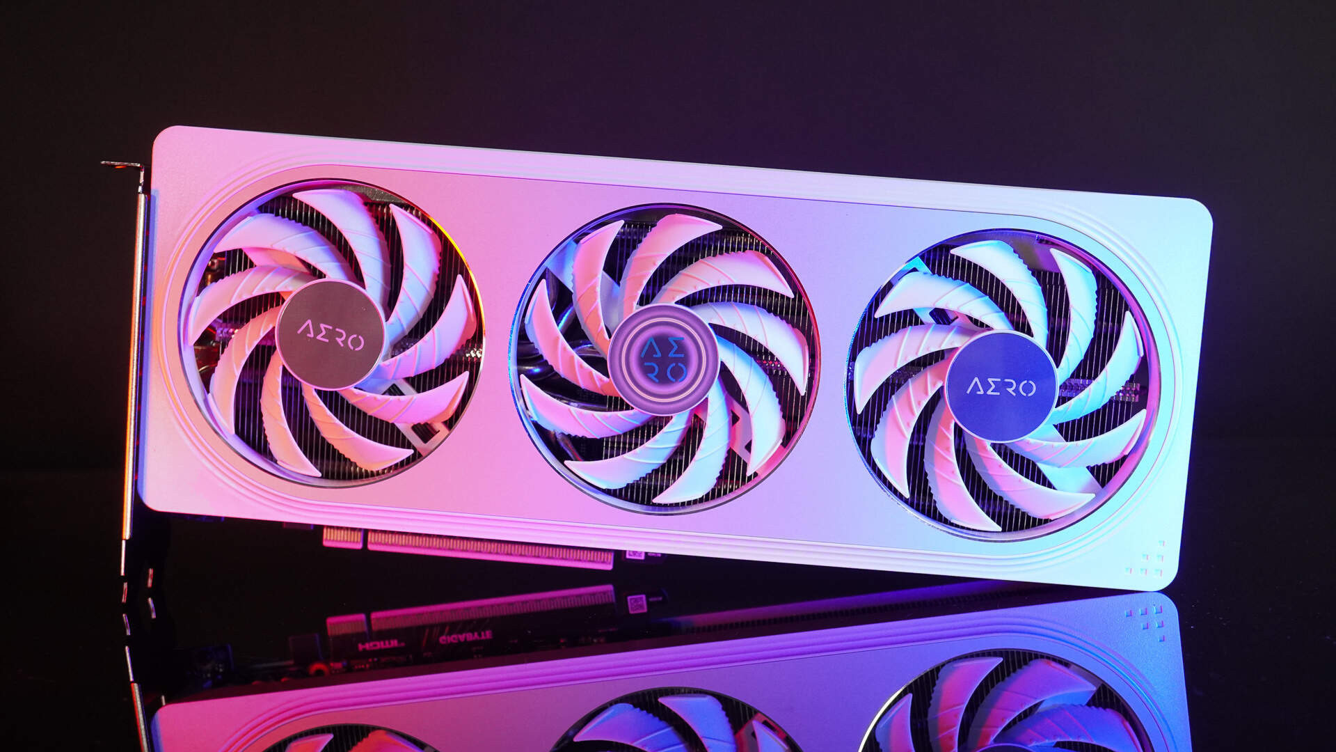 强力甜点，升级上选 - 技嘉5060Ti AERO OC