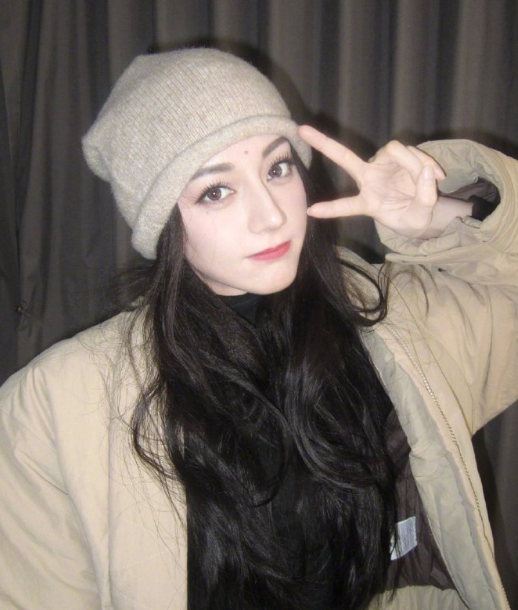 星星坠入海里，糖果掉进梦里，而你在我心里