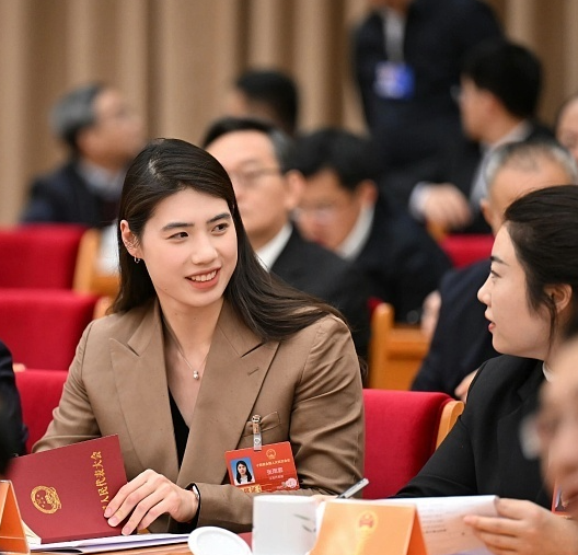 张雨霏鼓励年轻人勇敢试错真的太温柔又有力量了，她用自己的经历告诉大家，人生没有那