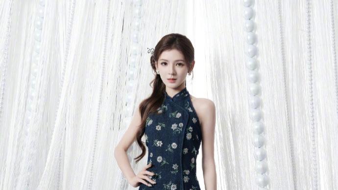 张予曦的旗袍妆造，不得不说，身材真不错！