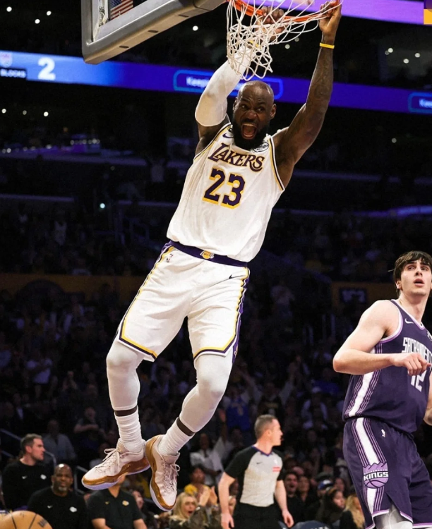 詹姆斯真是年轻留不住，老了赶不走吗

我感觉詹姆斯年轻时候离队没什么问题啊 他没