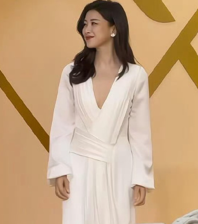 落叶一片一片拼凑回忆，星光一点一点晕染爱意