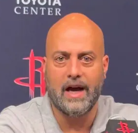 火箭总经理拉斐尔-斯通今天接受了媒体的采访，谈到球队的阵容。
“在阵容方面，我们