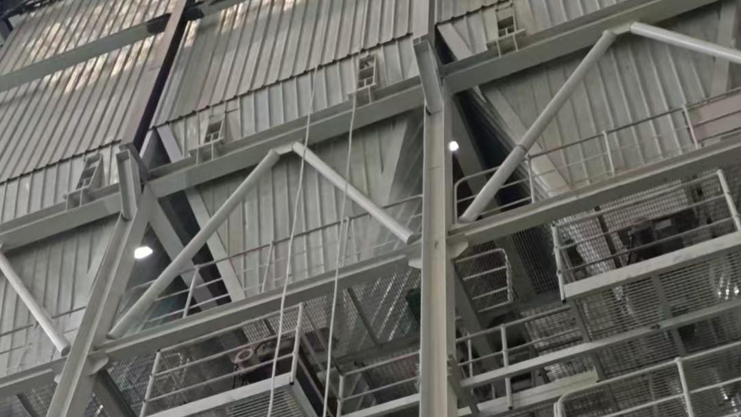 洛碛钢结构防腐收官 施工验收合格防护到位