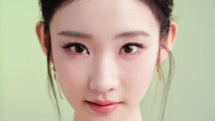 张艺凡的春日多巴胺穿搭，很有春天的感觉！