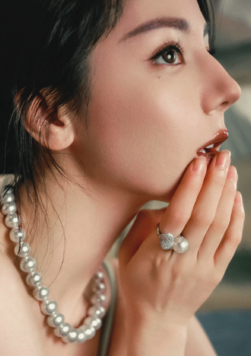 那就祝我们被鲜花簇拥看大海漫漫