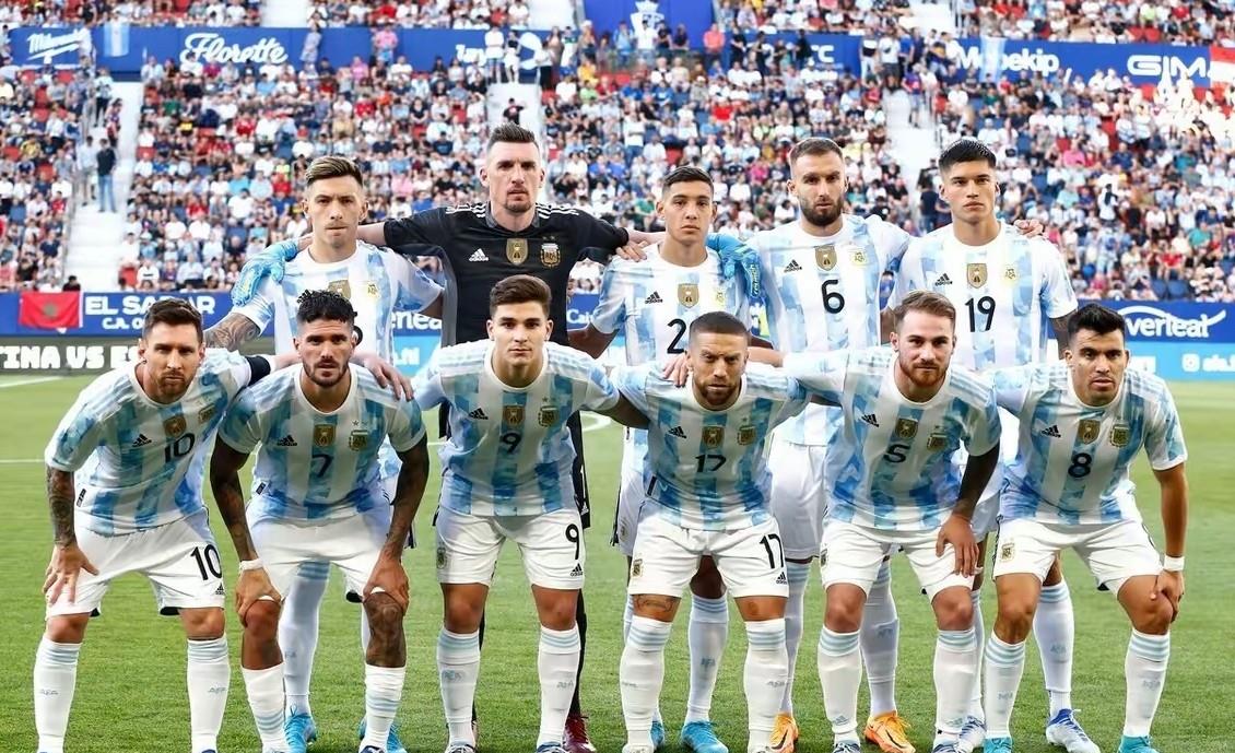 阿根廷打了19次世界杯，7次晋级4强，最佳成绩冠军

法国打了17次世界杯，