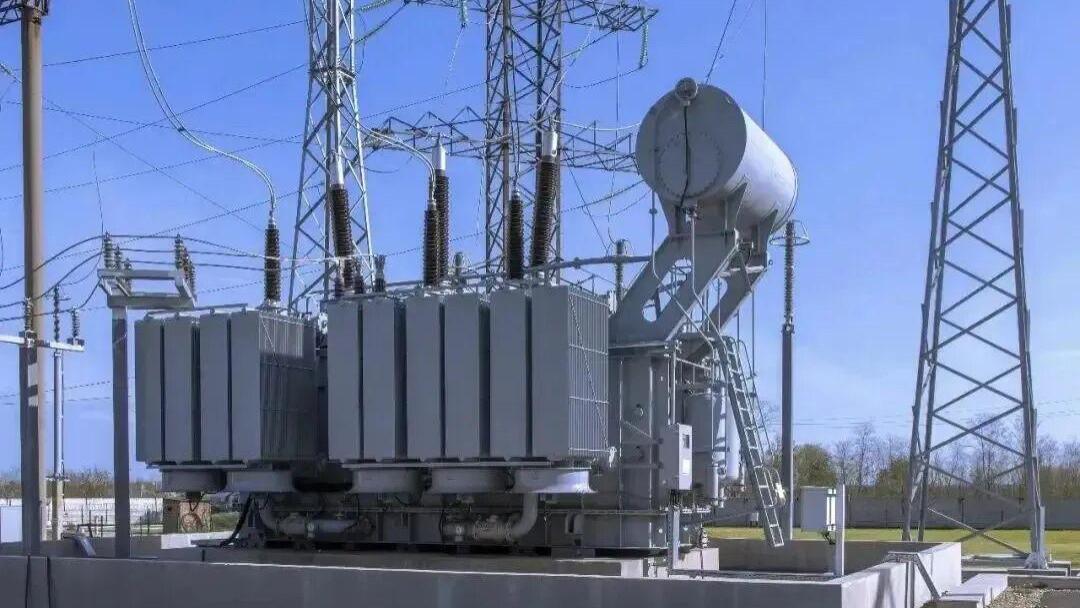 AI 时代新变局：卡脖子不是芯片，20 万一台的变压器成核心命脉