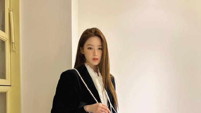 叶舒华的这一组妆造，真的太明艳了，喜欢吗？