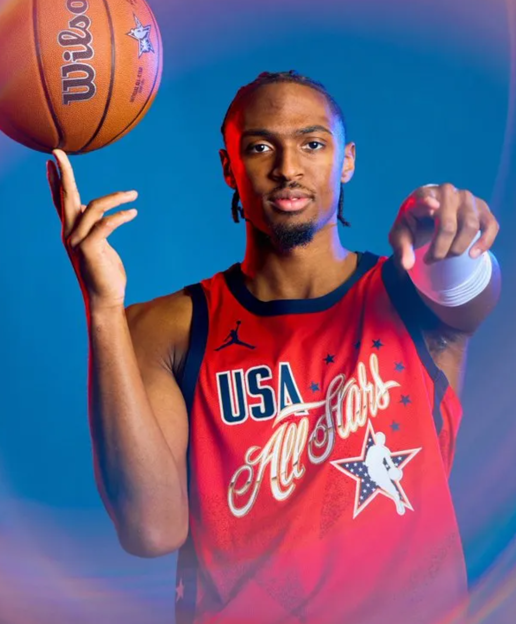 76人官方更新动态，晒出一张76人球员泰雷斯-马克西的定妆照与球迷分享。
“马克