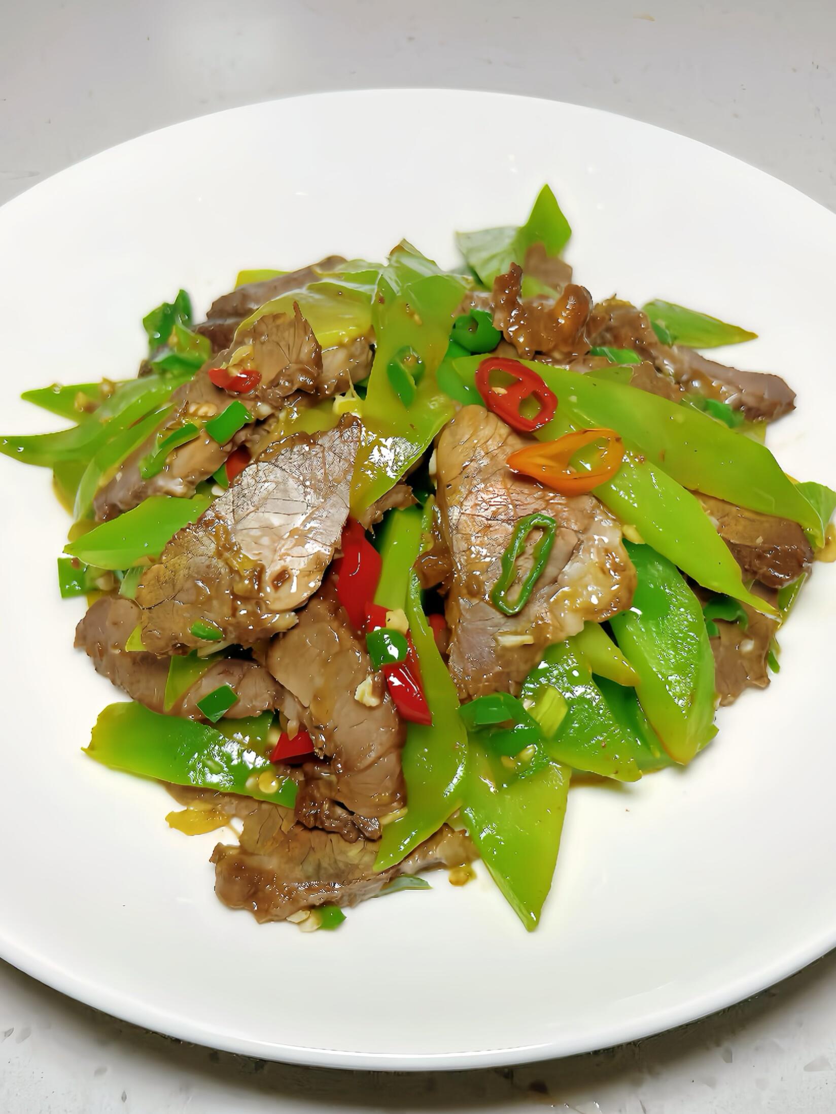 卤牛肉炒莴笋！脆嫩入味，香到舔盘
宝子们必冲的家常硬菜来啦🤤 谁能拒绝卤香浓郁