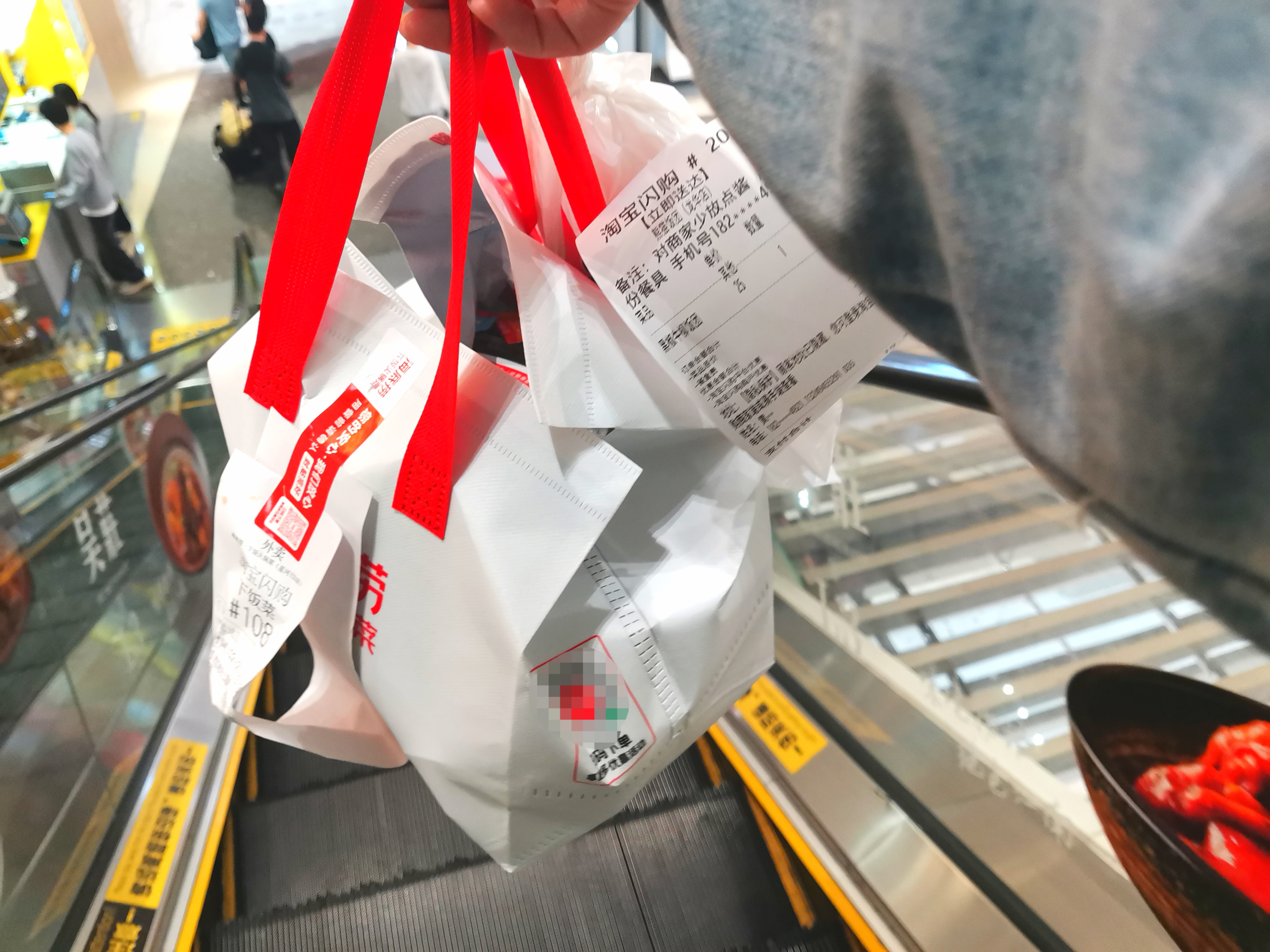 跑外卖一次跑一单，从从容容；
一次跑两单，也能游刃有余；
一次跑三单、四单，
就