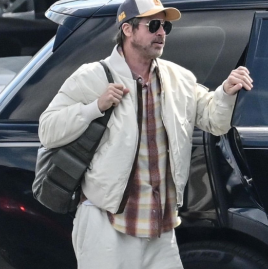 布拉德·皮特（Brad Pitt）和女友Ines De Ramon
被拍到在希腊