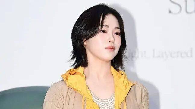 最近，ITZY成员申留真因为一身造型，在韩网炸开了锅
