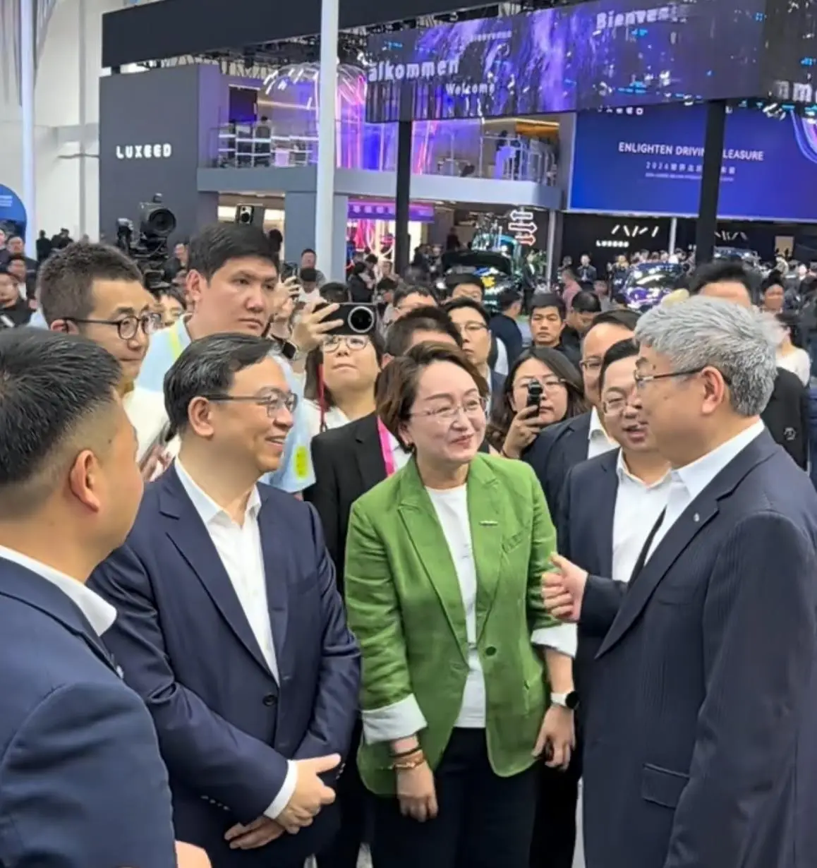 汽车人里，最佩服两位，一位是比亚迪董事长王传福，另一位是奇瑞董事长尹同跃。这两位