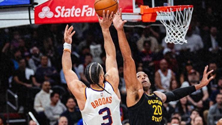 库里缺席逆转太阳14分！勇士5人上双命中20三分，狄龙24+6丢关键球