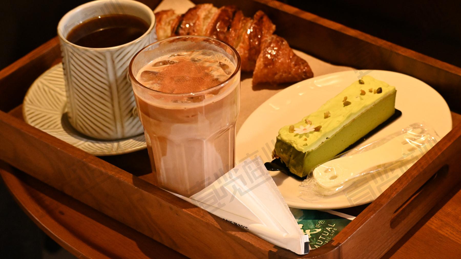 奈雪加州首店三天进账65万，瑞幸全球门店破3万