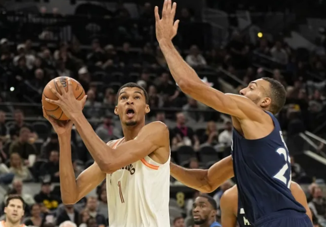 NBA季后赛西部半决赛，马刺将对阵森林狼。
森林狼球员鲁迪-戈贝尔接受了记者采访