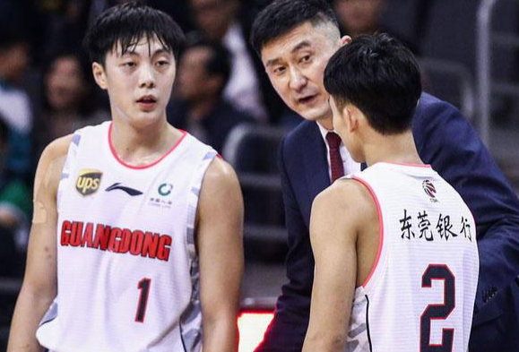 这场G2比赛后，发觉广东宏远男篮真正能经打的本土球员就三人：徐杰、胡明轩、崔永熙