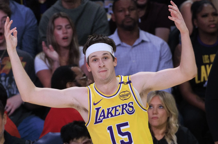 以小里这种打法和身体素质，放眼历史，大家第一个会联想到谁？
如果一个球员，身体天