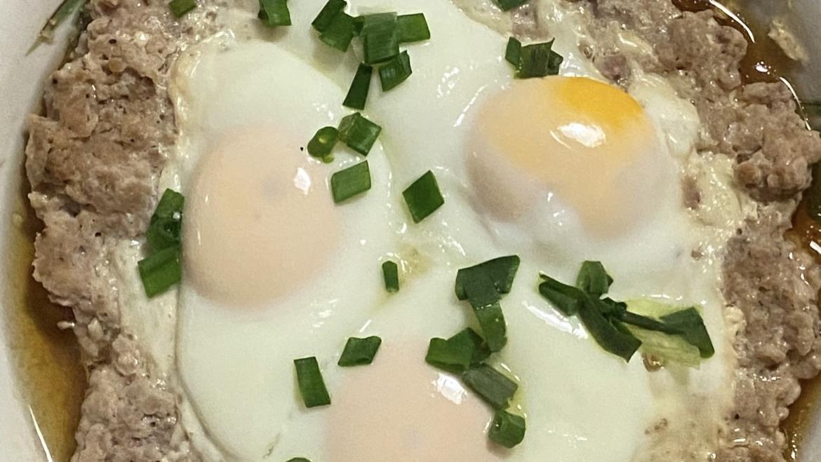 比肉还香的“懒人神菜”！这碗肉饼蒸蛋，拌饭三碗都不够，鲜到眉毛掉下来