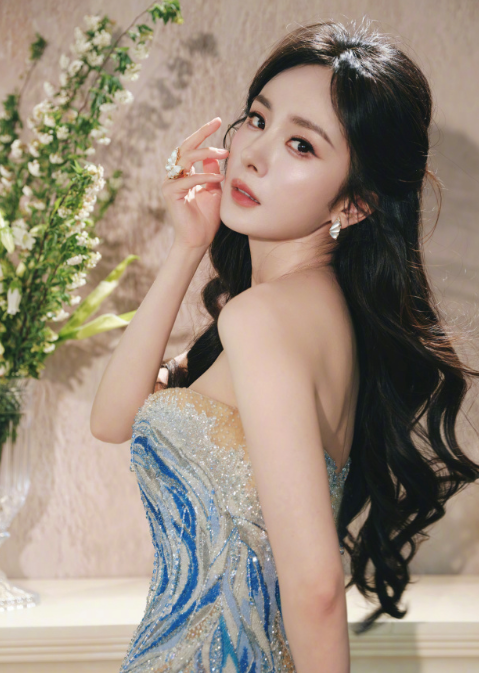 幂姐这是把海洋穿身上了呀，美得不像话