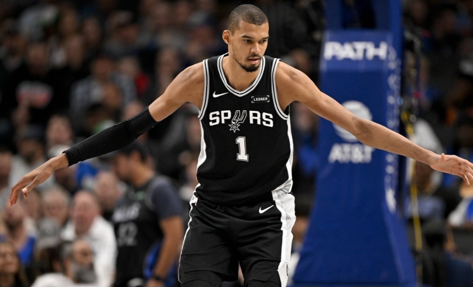 恩比德要是不伤明显比文班强多了

大伤后的大帝也和文班半斤八两，要是不伤我感觉依