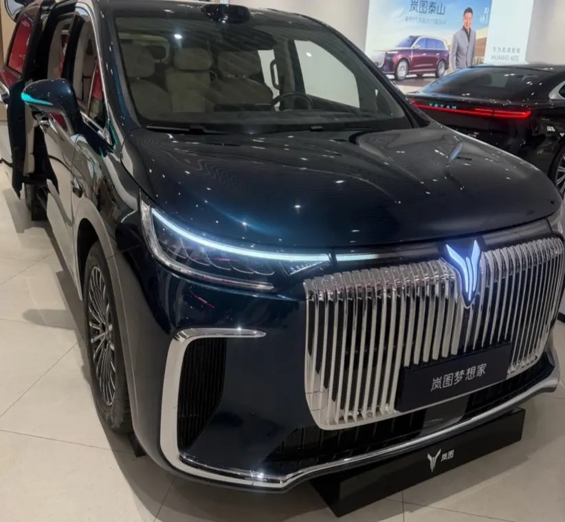 座舱巧思布局 适配全场景出行需求。我到店体验并试驾岚图梦想家，最让我认可的便是灵