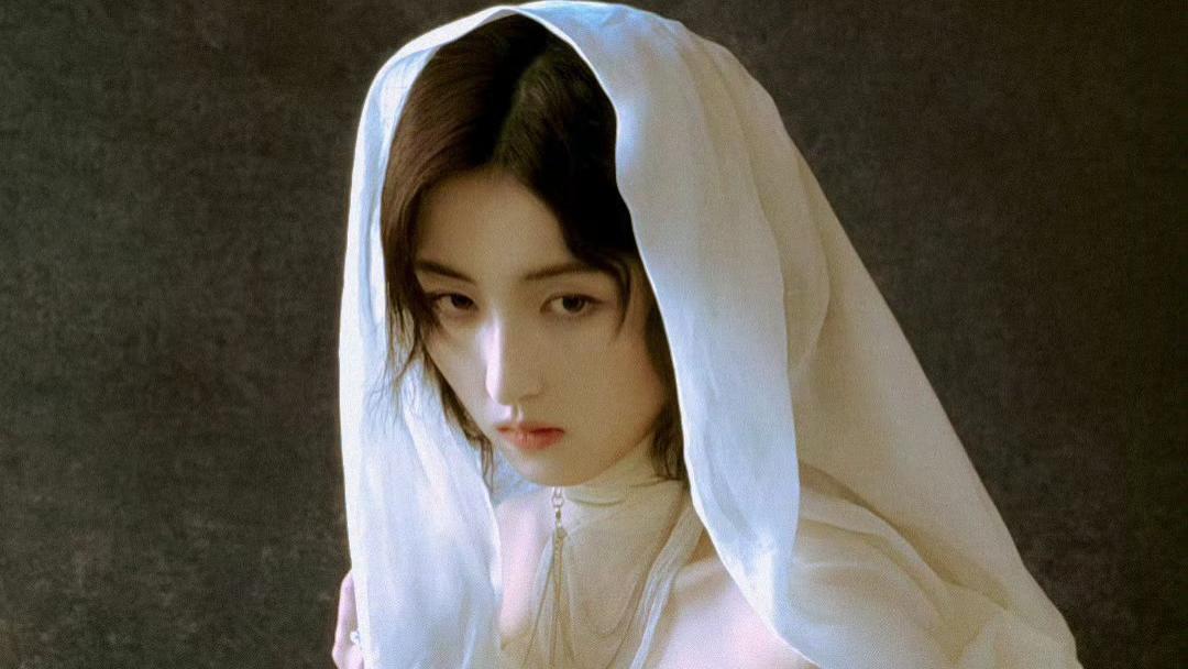 从“国民妹妹”到“希腊神女”：张子枫的惊艳蜕变与硬核成长