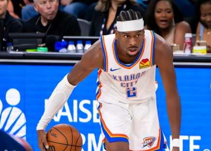 亚历山大20分11助攻，雷霆大胜快船锁定联盟第一。NBA常规赛，雷霆客场挑战快船