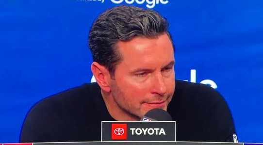 NBA季后赛，JJ-雷迪克在G5赛后接受采访表示：
“第二节我们又出现了一次失误