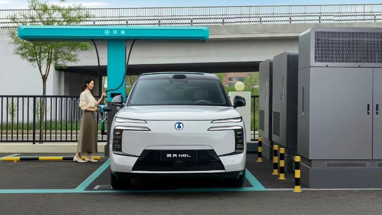 腾势N8L闪充版正式发布，800V闪充加持六座豪华SUV