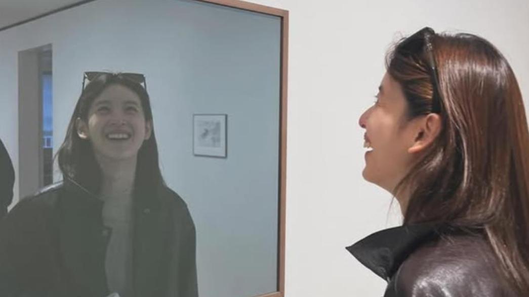 32岁章泽天晒素颜自拍：摆脱标签，做回自己，这种成长你服吗？