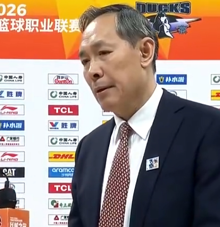 北京男篮主教练许利民谈球队险胜广州，他表示：在这么困难的情况下大家能咬到最后，每