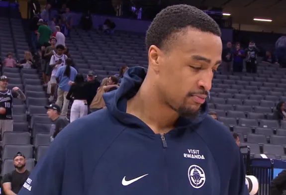 NBA常规赛，快船以138-109战胜国王。赛后，快船前锋约翰-科林斯接受了采访