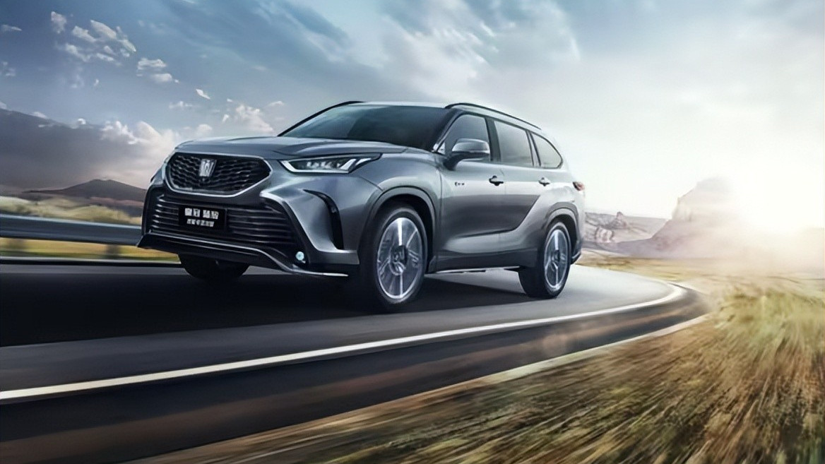 丰田造了台“平民普拉多”，车长5015mm，23.38万起还带皇冠标