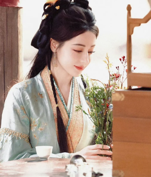 喜欢一个人的感觉，大概就是看到你就会嘴角上扬