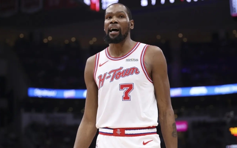 如果我是火箭管理层，坚决不让杜兰特复出，理由有三个。

1，杜兰特带伤复出，状态