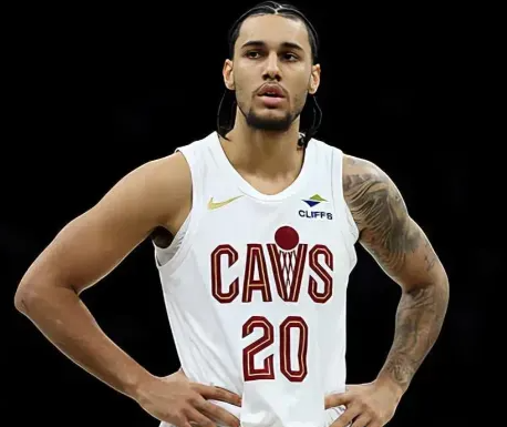 NBA季后赛G4，骑士不敌尼克斯遭到横扫。
骑士总裁科比-奥尔特曼在接受记者采访