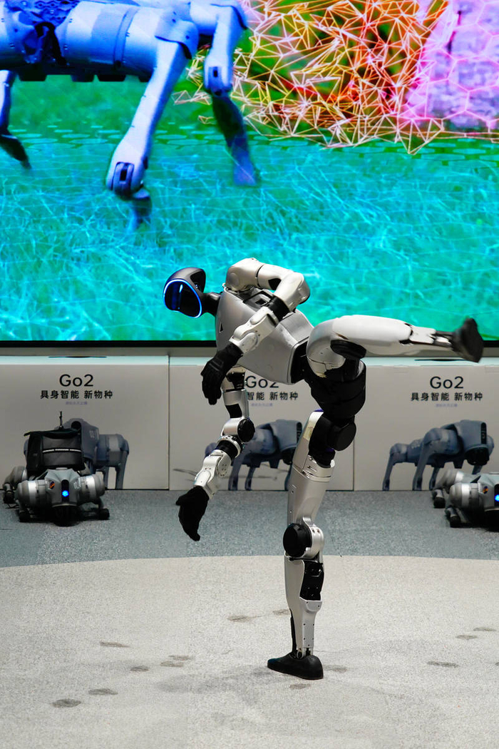 2026春晚黑科技揭秘：机器人舞动未来年味