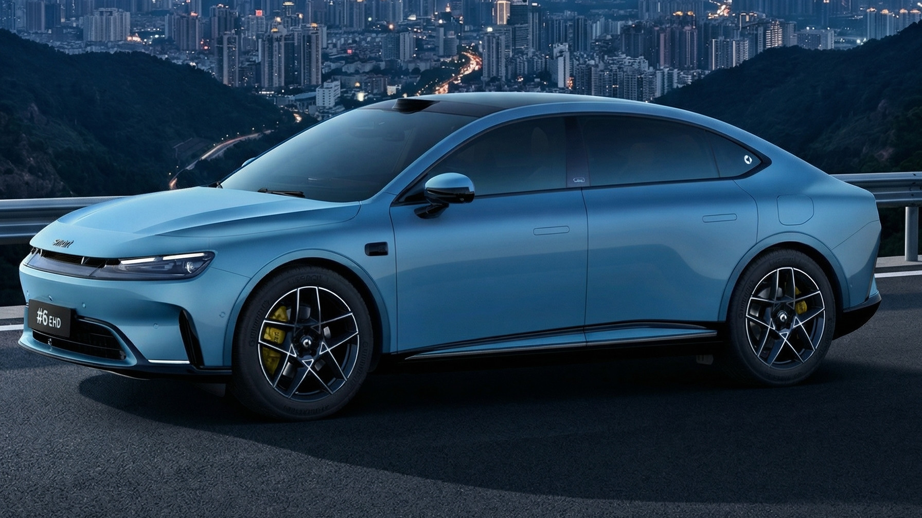 经典碰撞现代！这部车格纹座椅+金属膜片装饰太惊艳